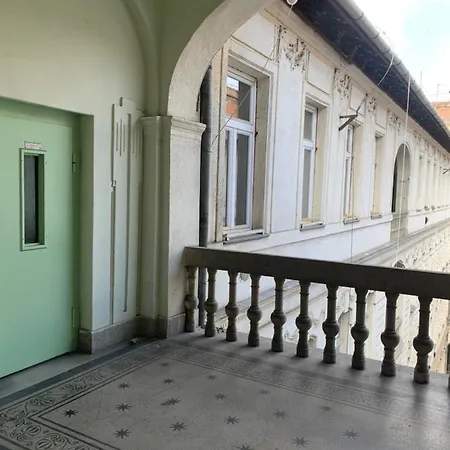 Somogyi Bela * Budapest